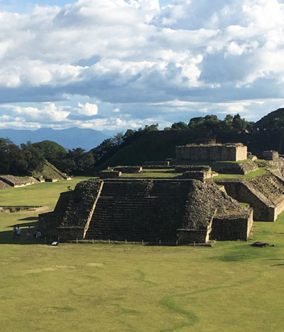 Monte alban piramides